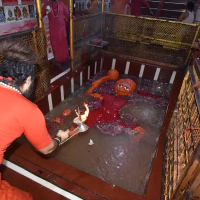 Ganga Floods Bade Hanuman Temple in Prayagraj on Shrawan Tuesday; Devotees Witness 'Mahasnan'